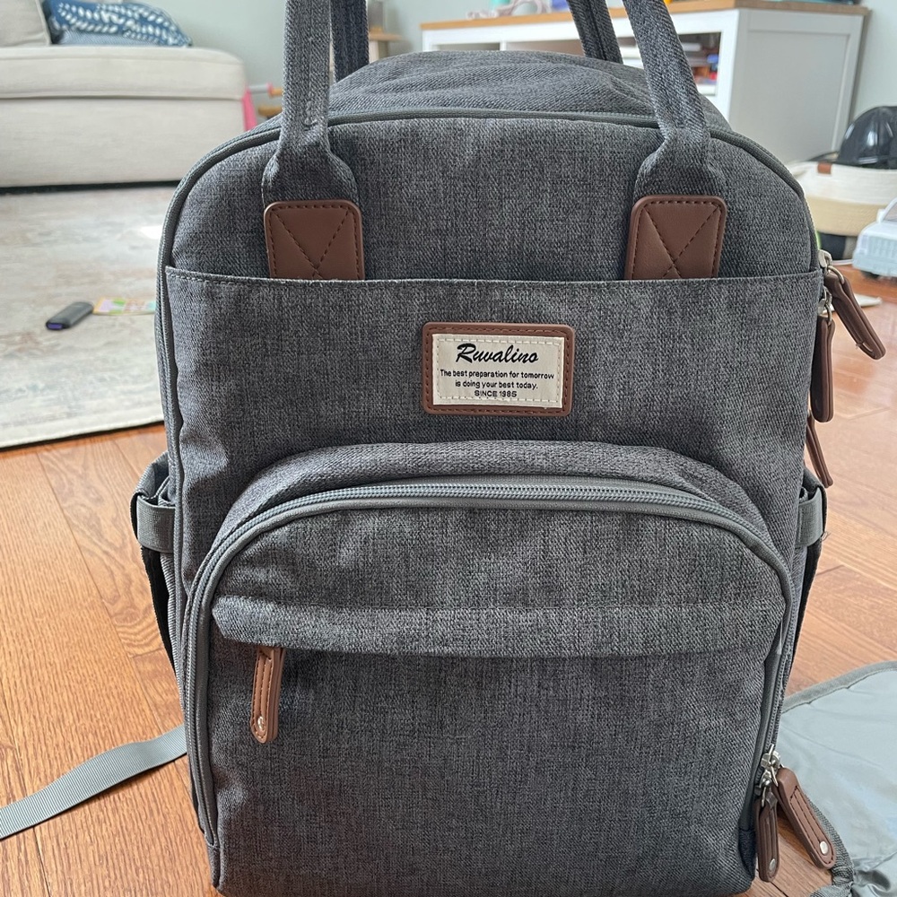 Ruvalino Diaper Bag- like new